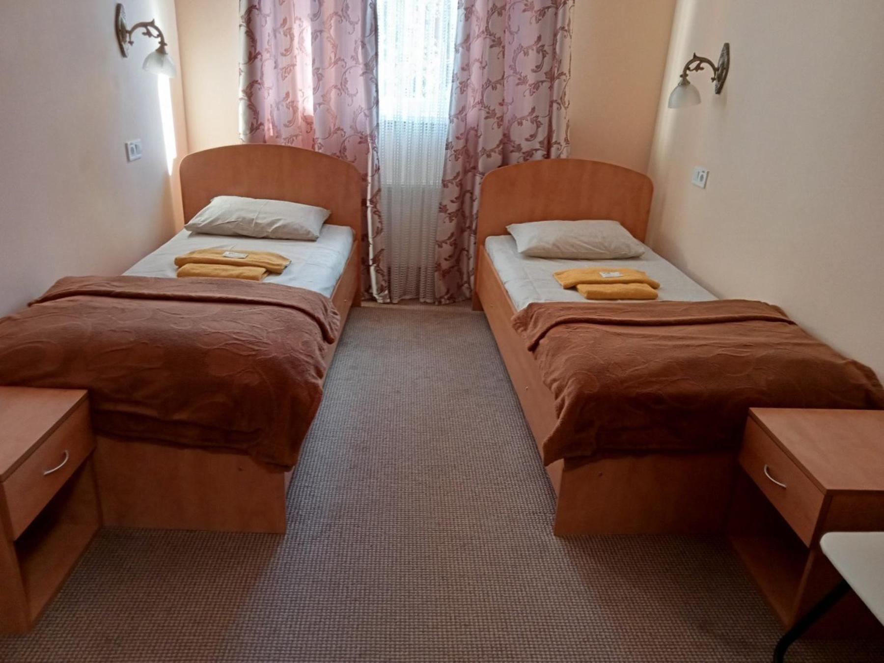 Hostel Iskra Lviv Extérieur photo